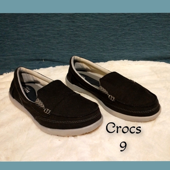 black canvas crocs